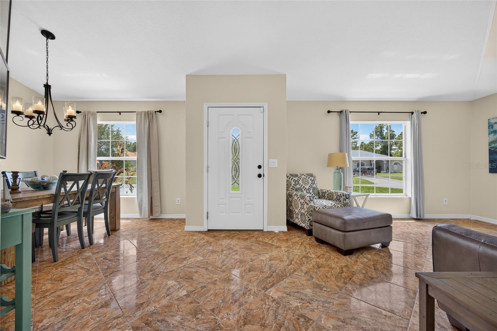1406 WOODCREST LN