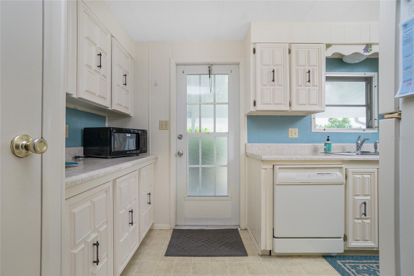 3 N FLORA VISTA ST