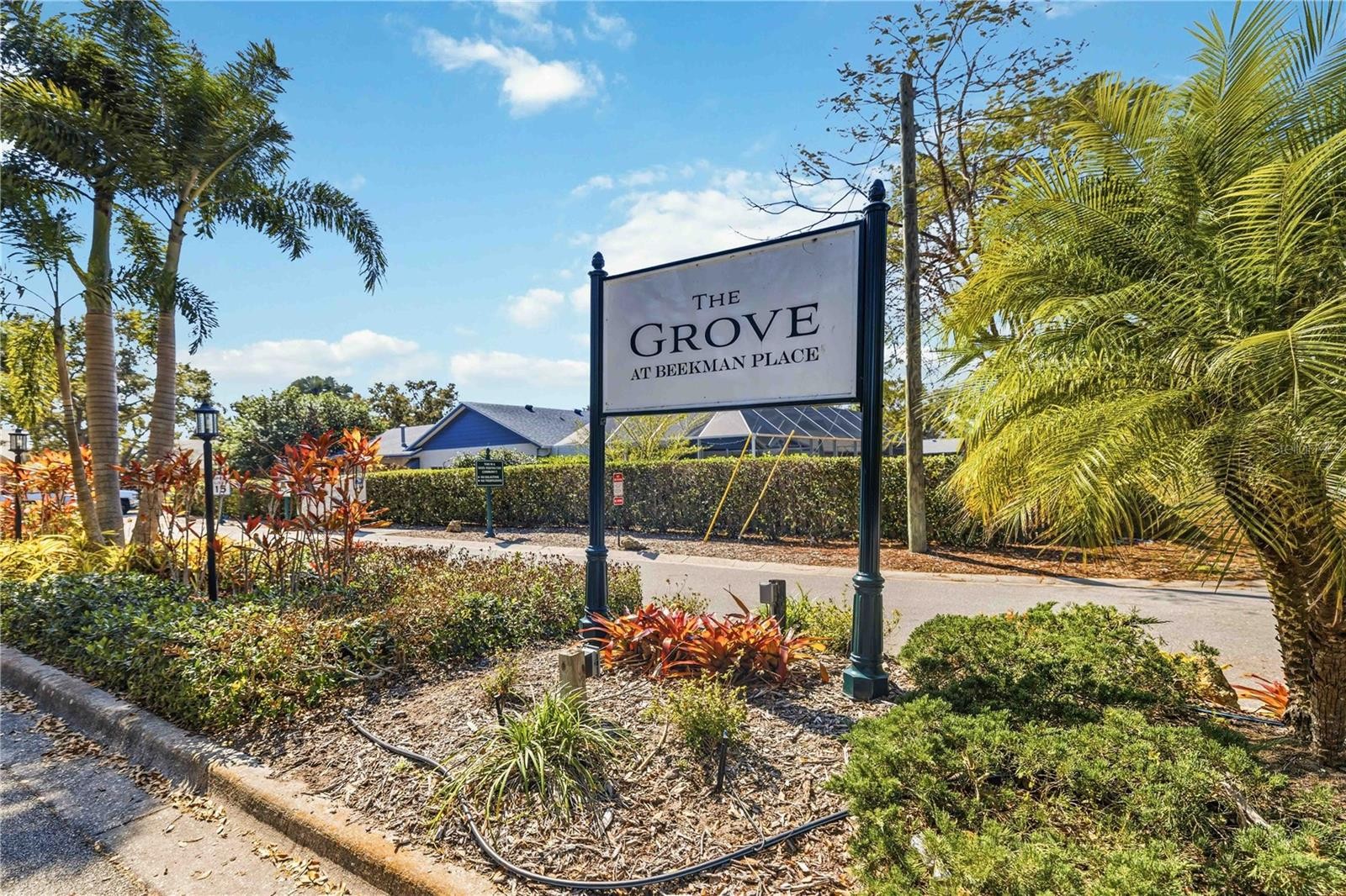 4822 HAMLETS GROVE DR