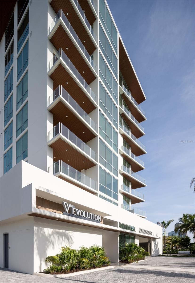 111 GOLDEN GATE PT #702