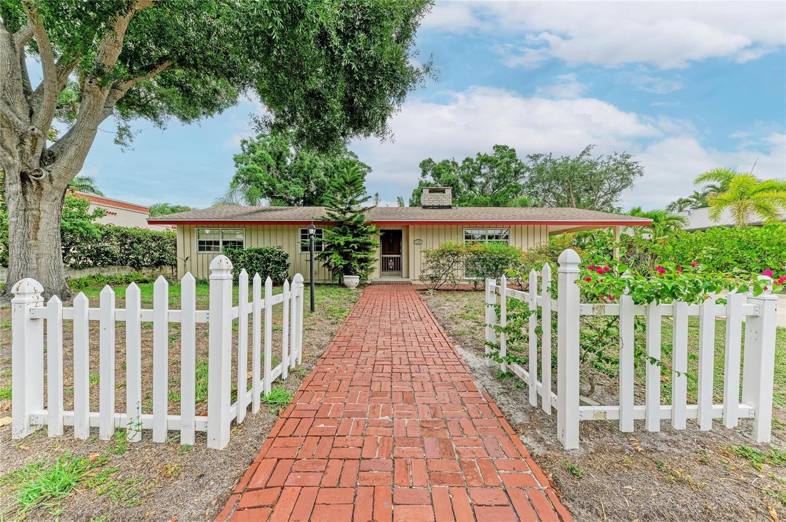 1827 ALTA VISTA ST