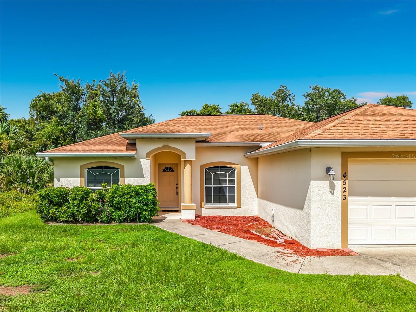 4523 BUTTERFLY LN