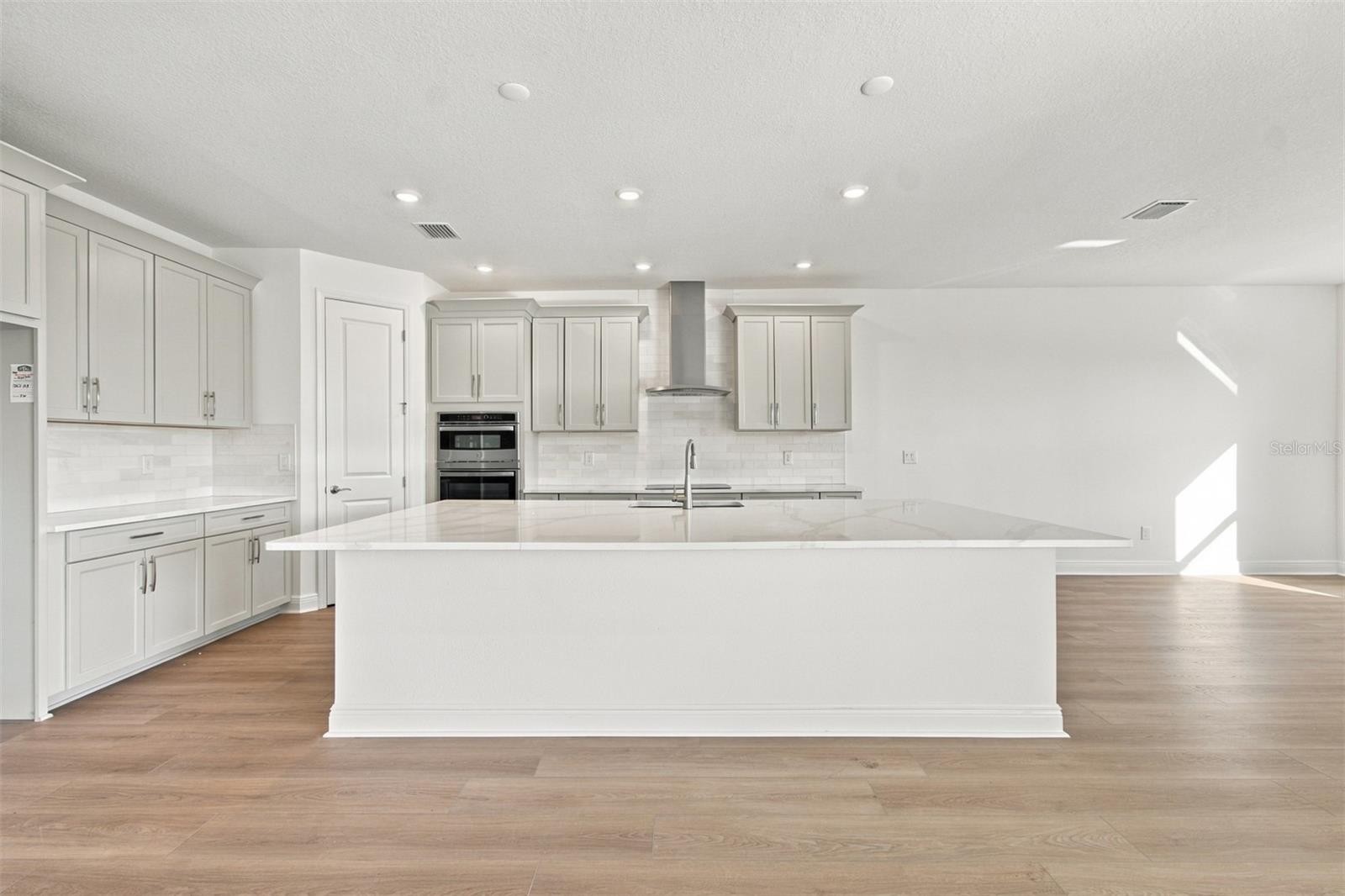 7337 RIDGE ESCAPE WAY