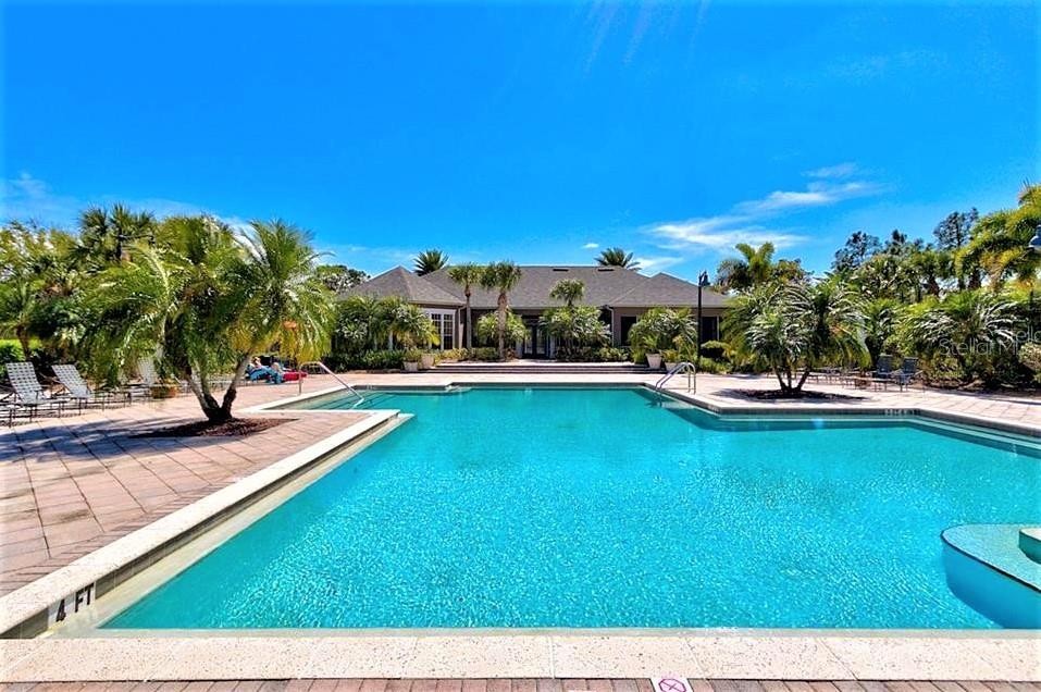 8804 MANOR LOOP #102