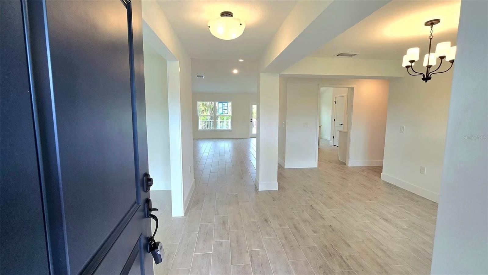 2239 N BISCAYNE DR