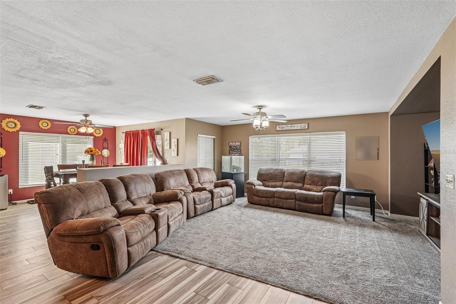 2279 MISTLETO LN