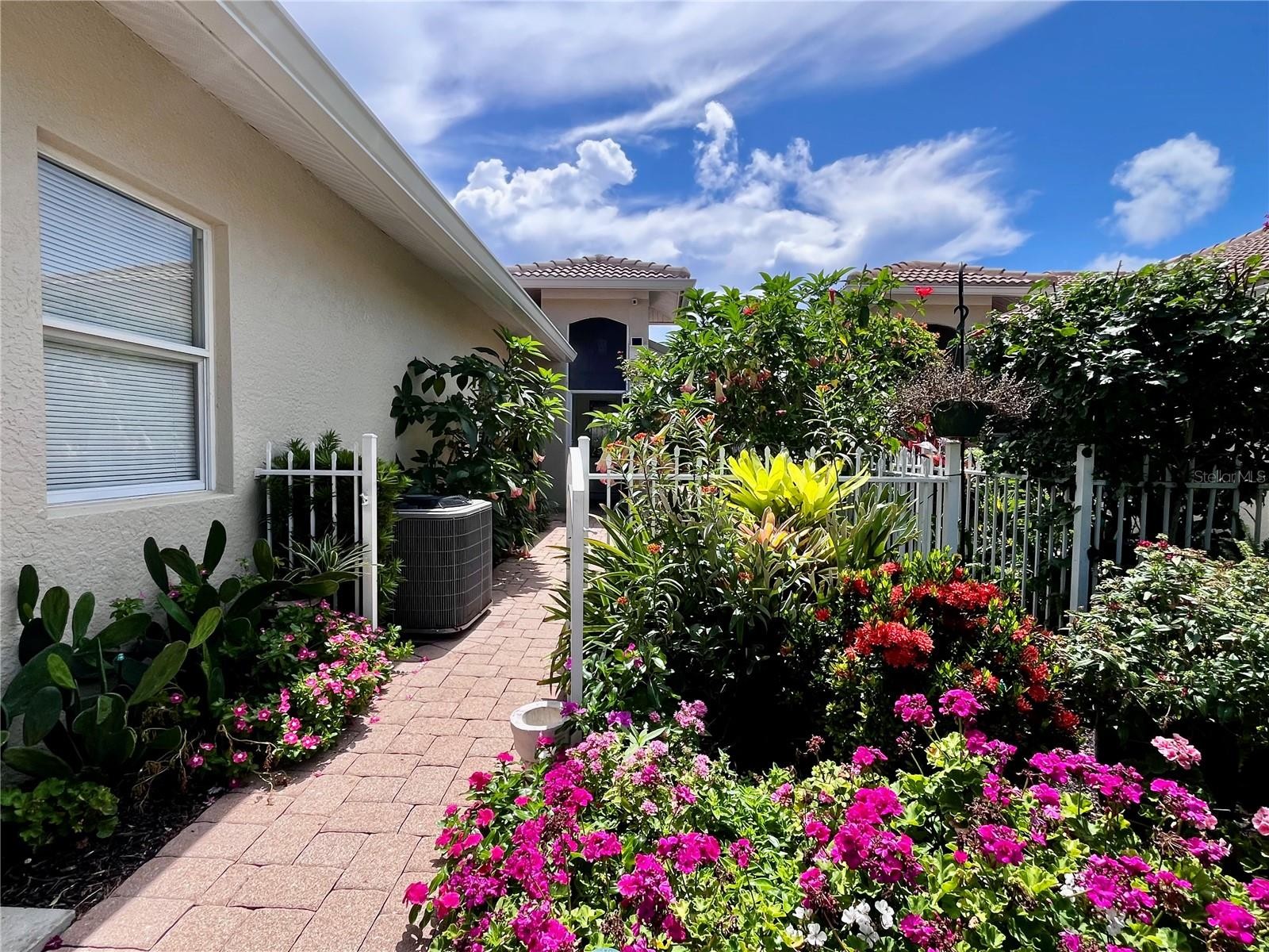 1078 TOPELIS DR