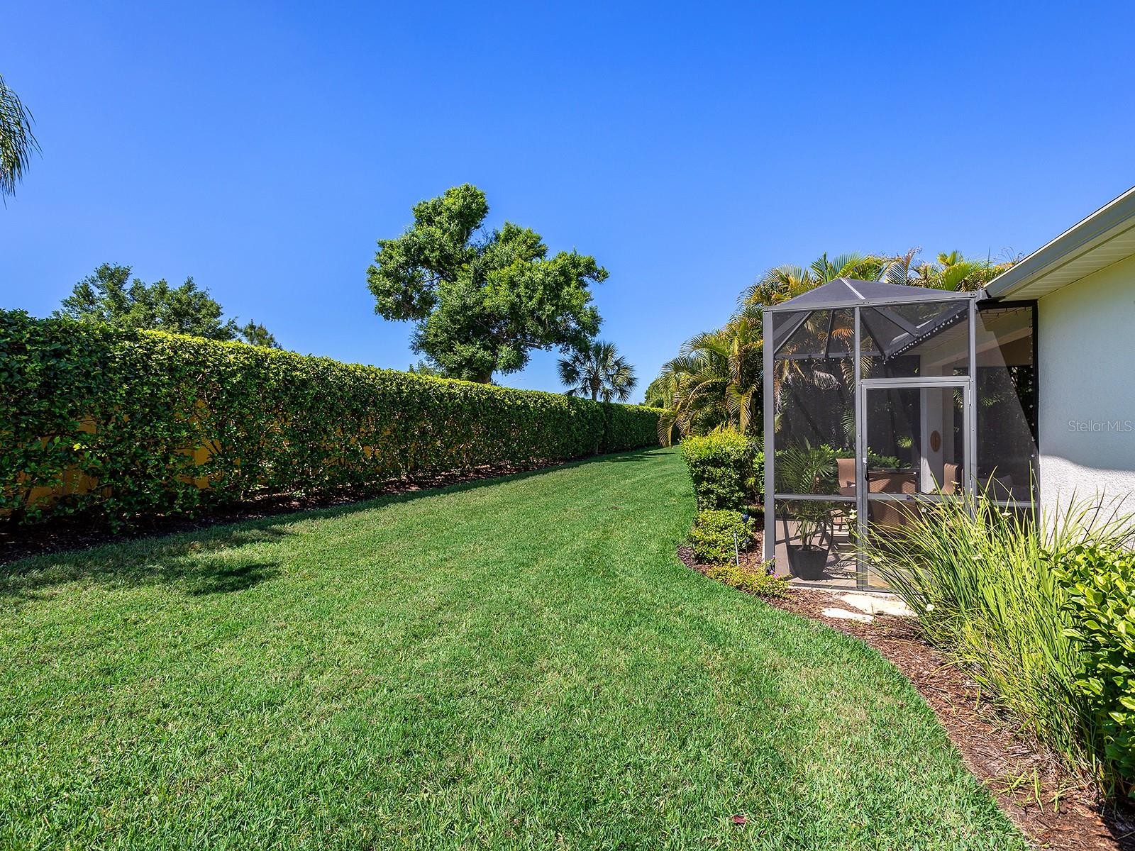 2060 CRYSTAL LAKE TRL