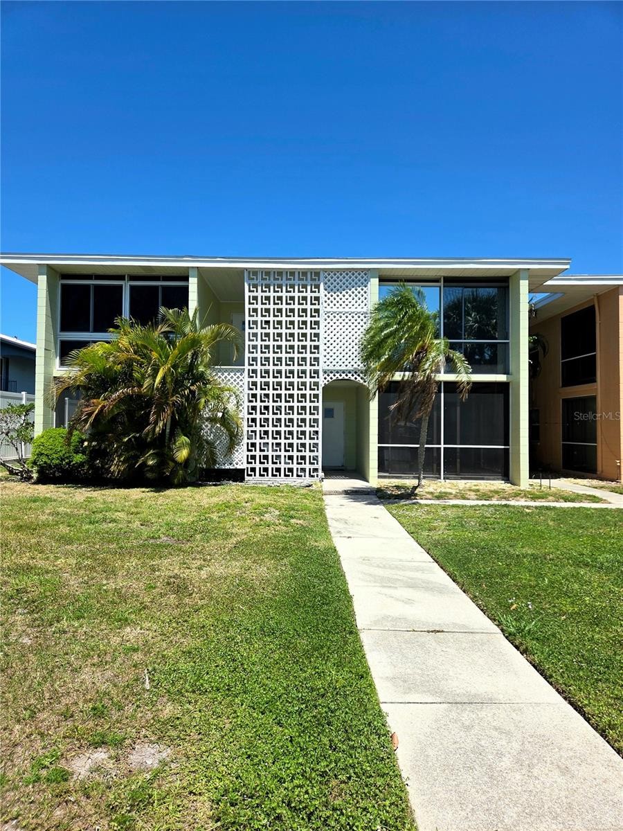 10215 MANATEE AVE W #1