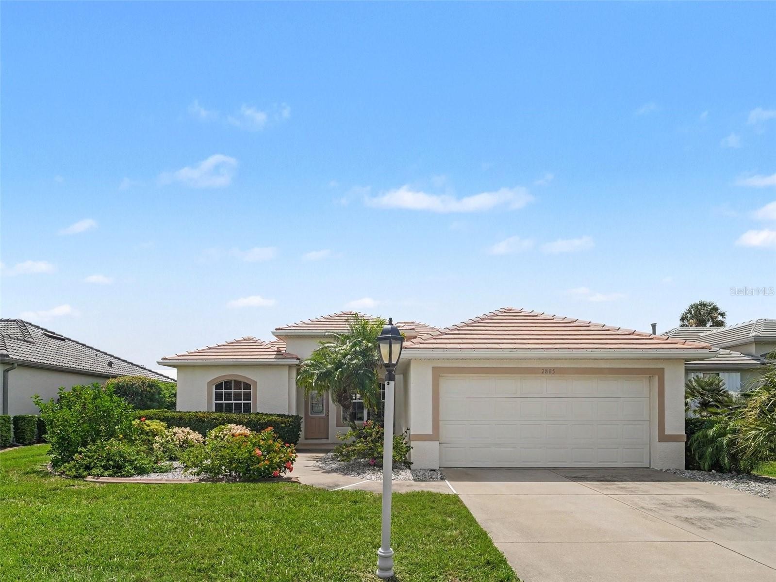 2885 ROYAL PALM DR