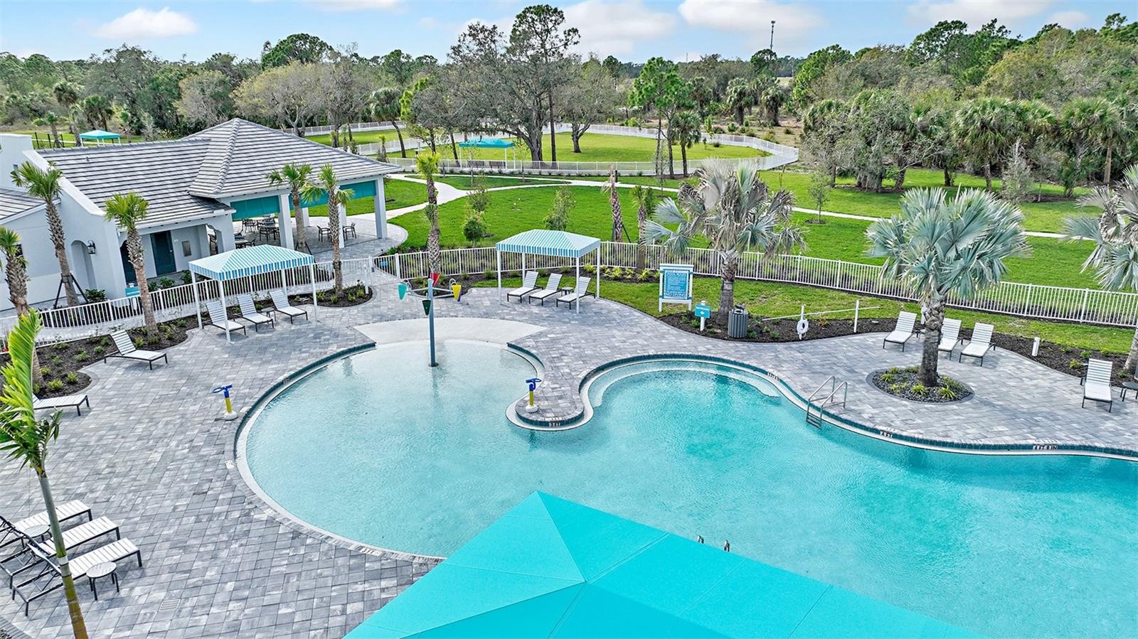 9718 CRYSTAL ISLES CIR