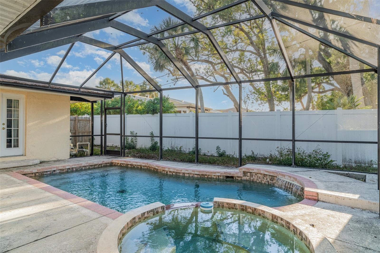 504 CASAS BONITAS DR