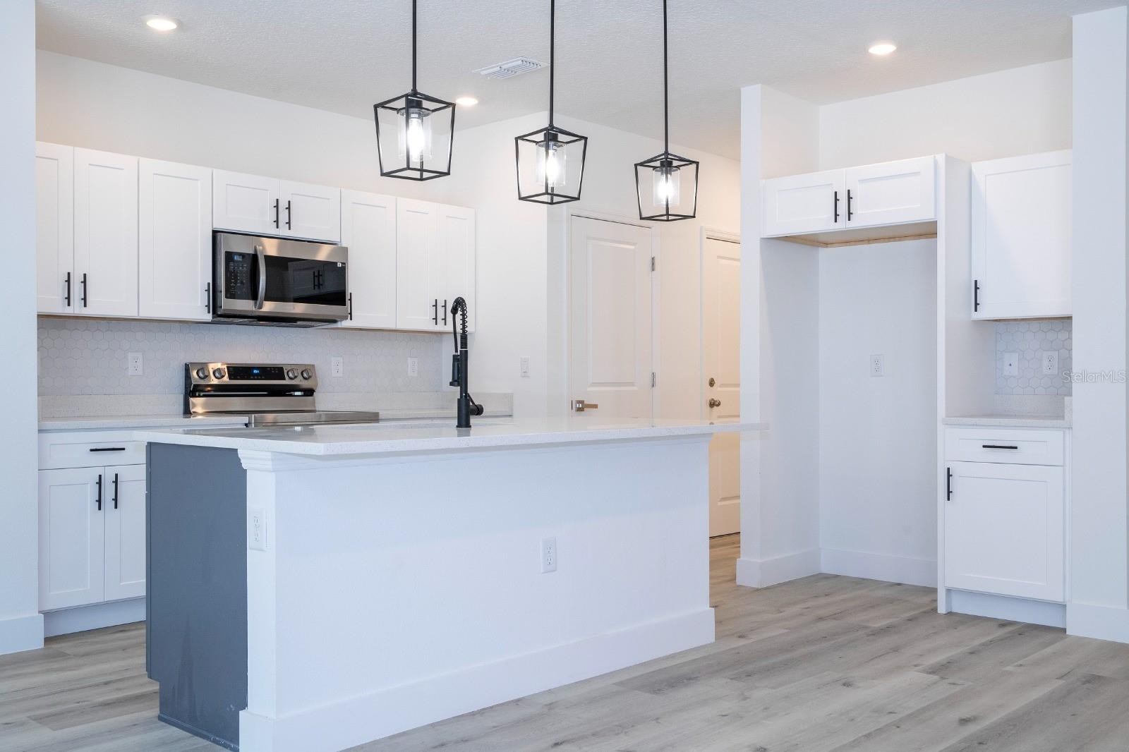 3119 WENONA DR