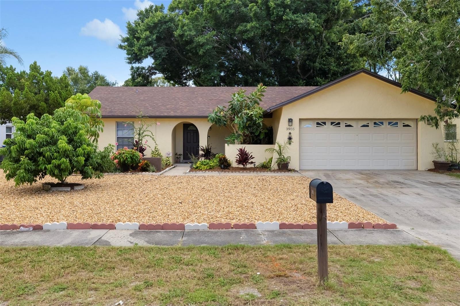3905 SANDPOINTE DR