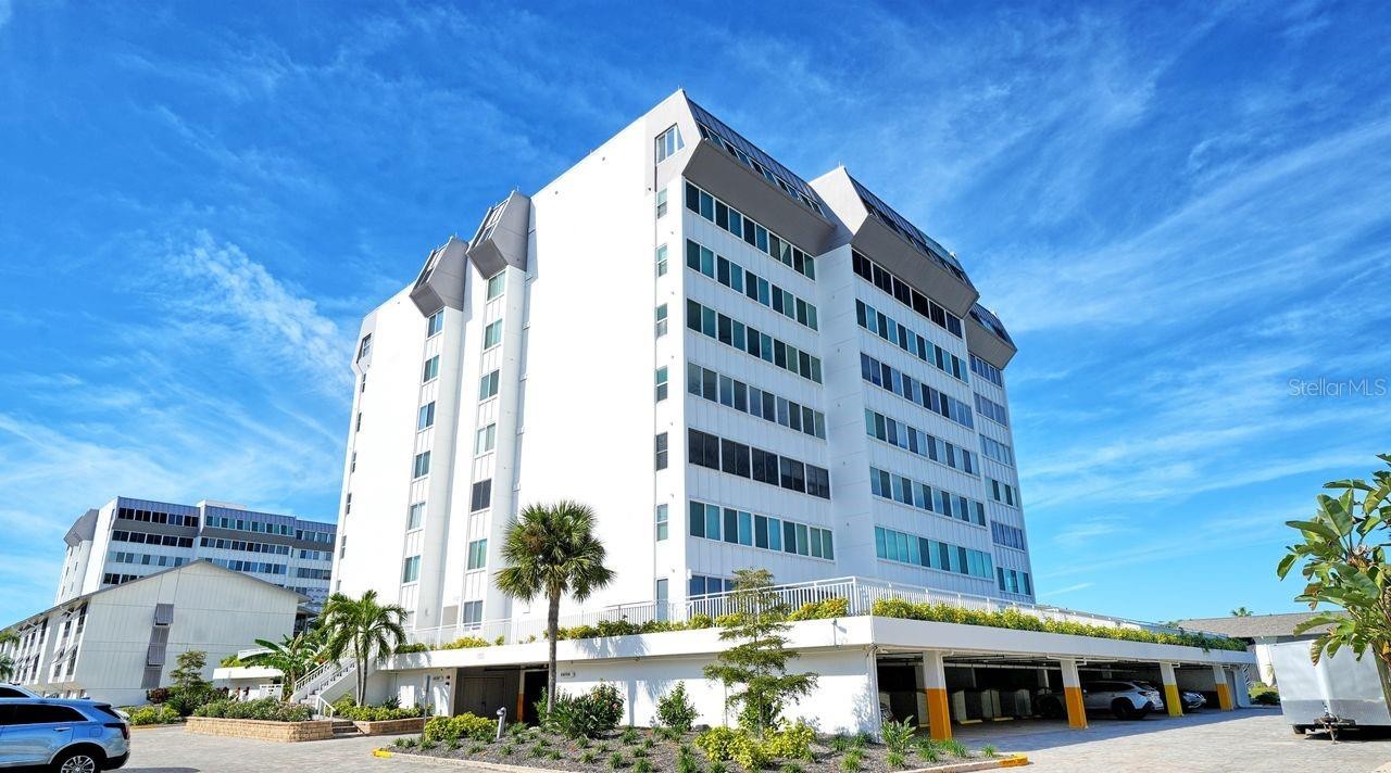 1125 W PEPPERTREE DR #302