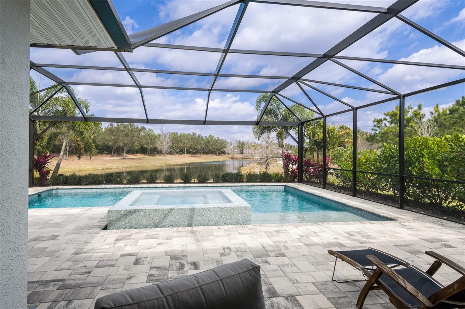 15623 LEVEN LINKS PL