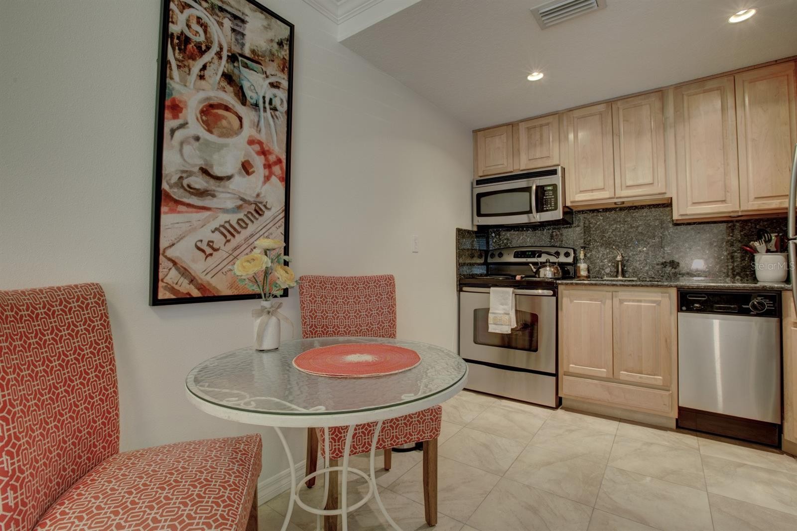 115 AIRPORT AVE E #19