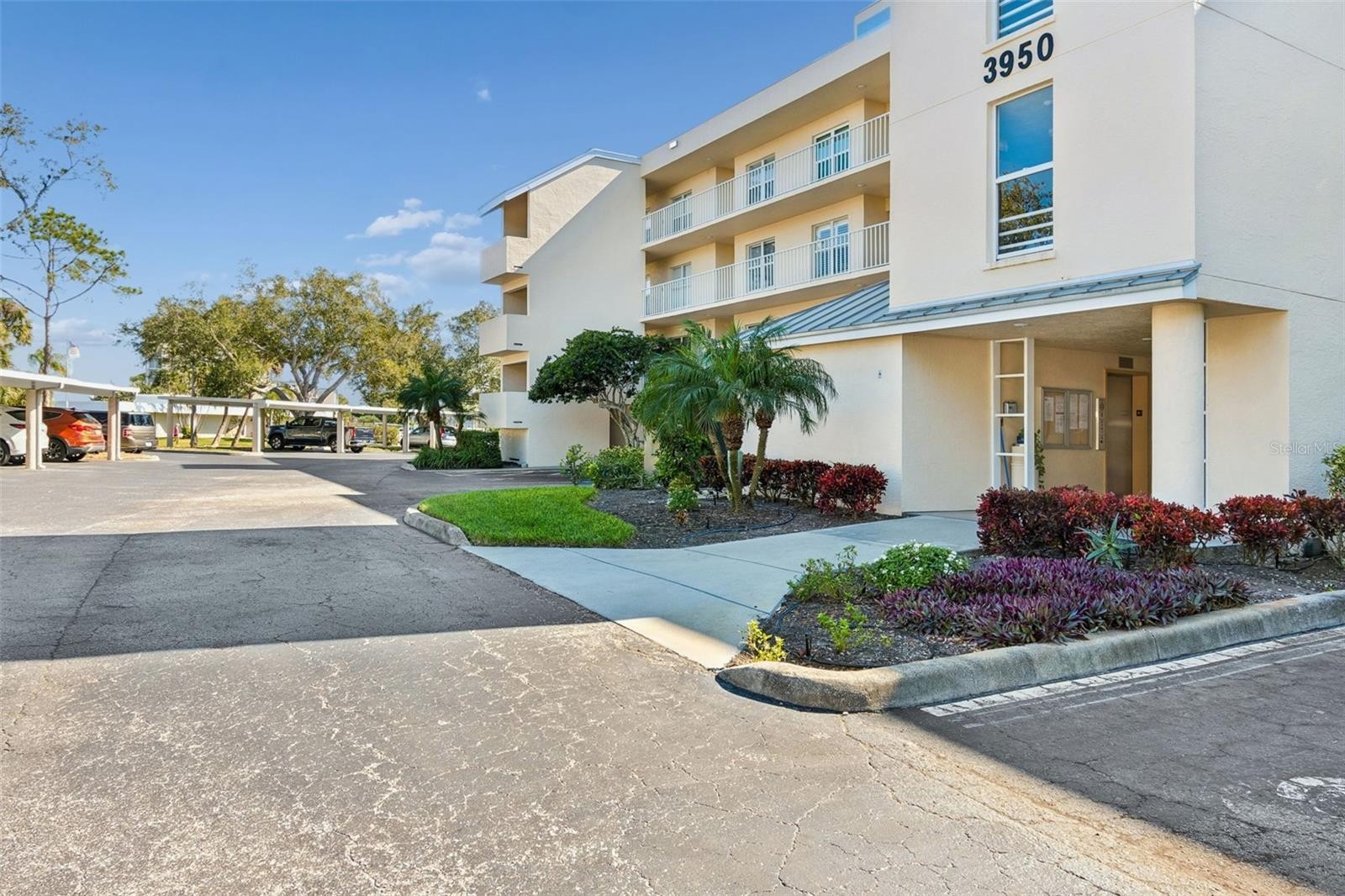 3950 IRONWOOD CIR #103