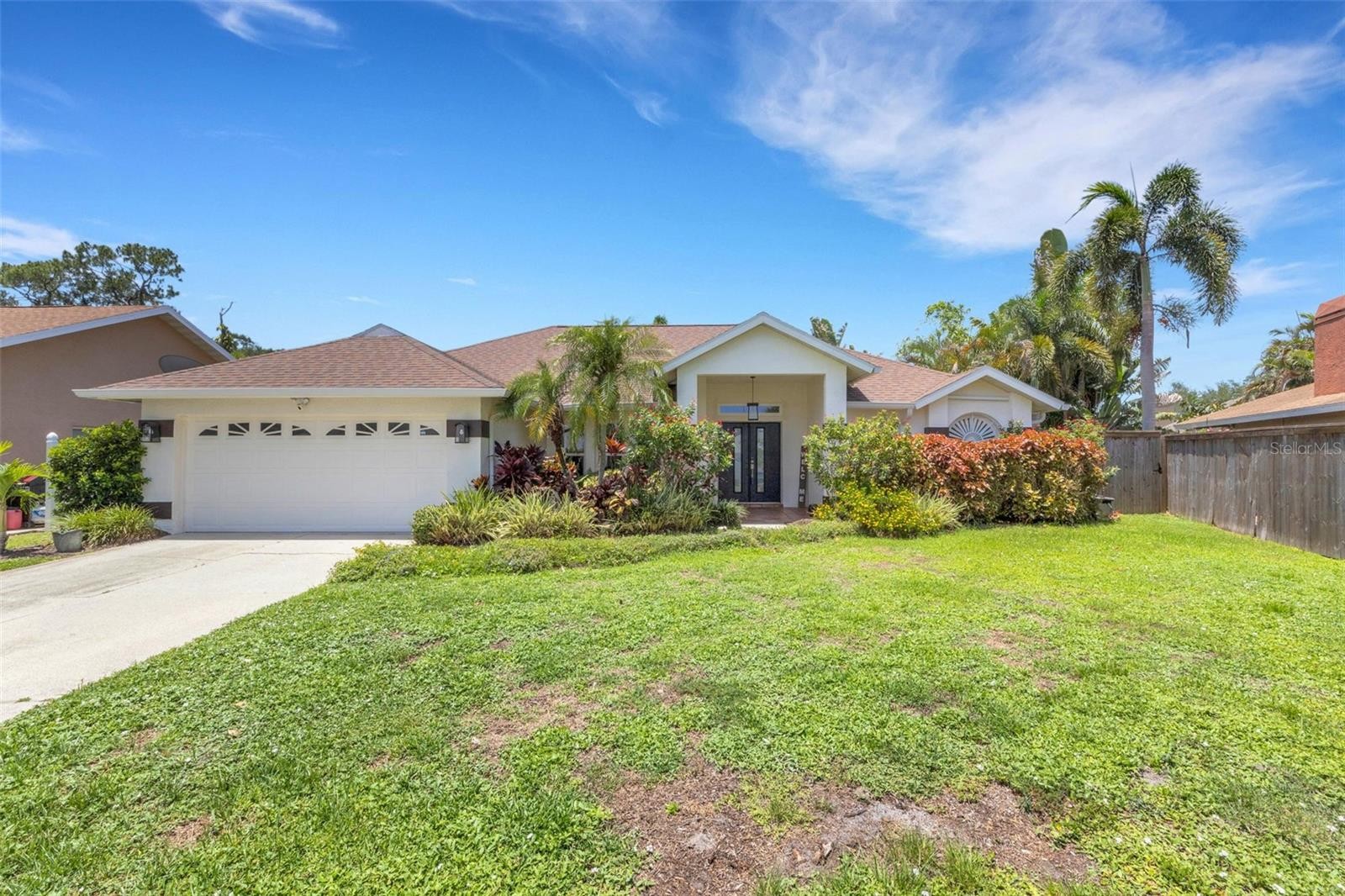 2426 ICECAPADE DR