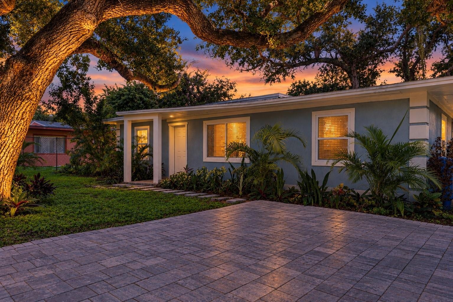 1112 SUNSET AVE