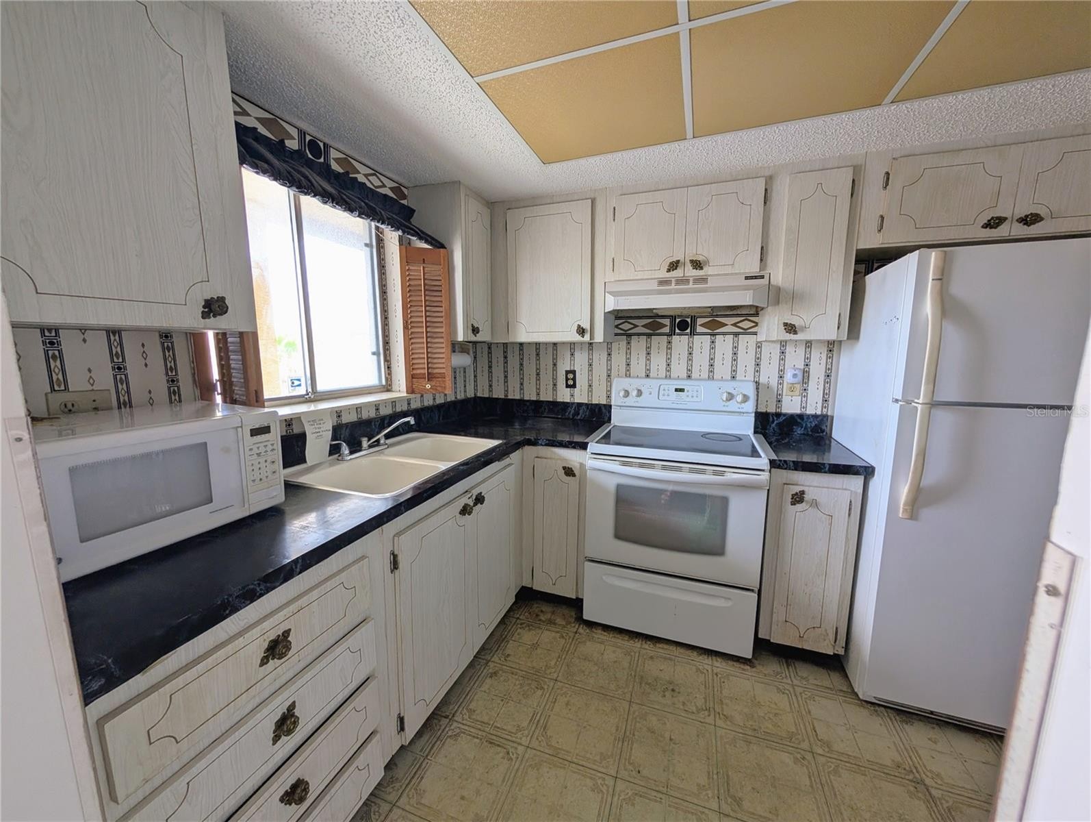 3714 LAKE BAYSHORE DR #K-418