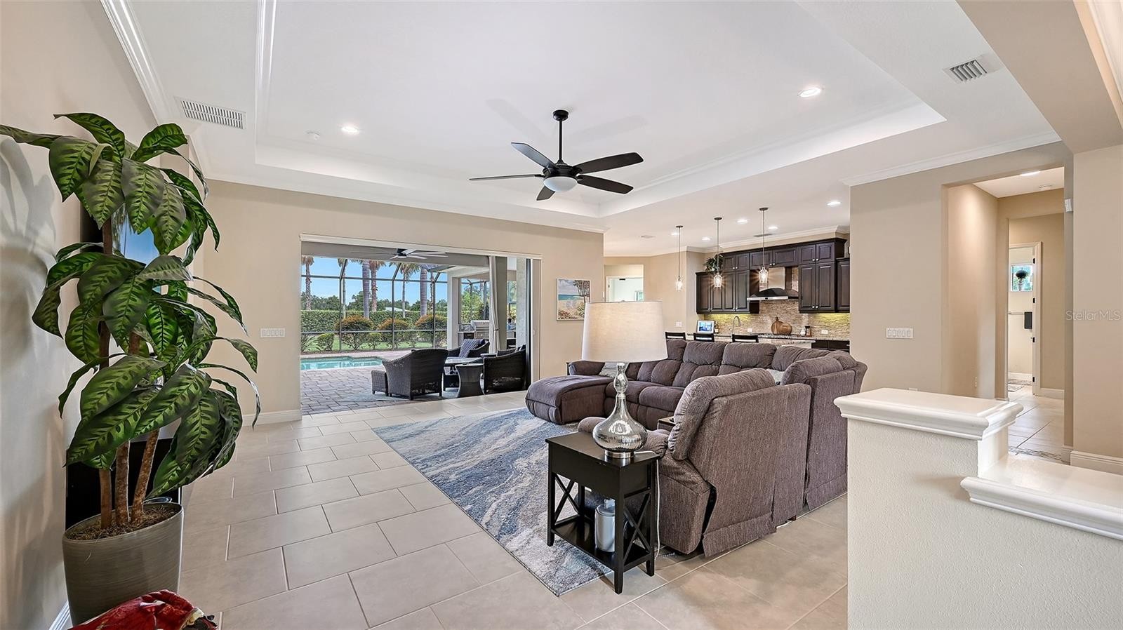 8215 LARKSPUR CIR