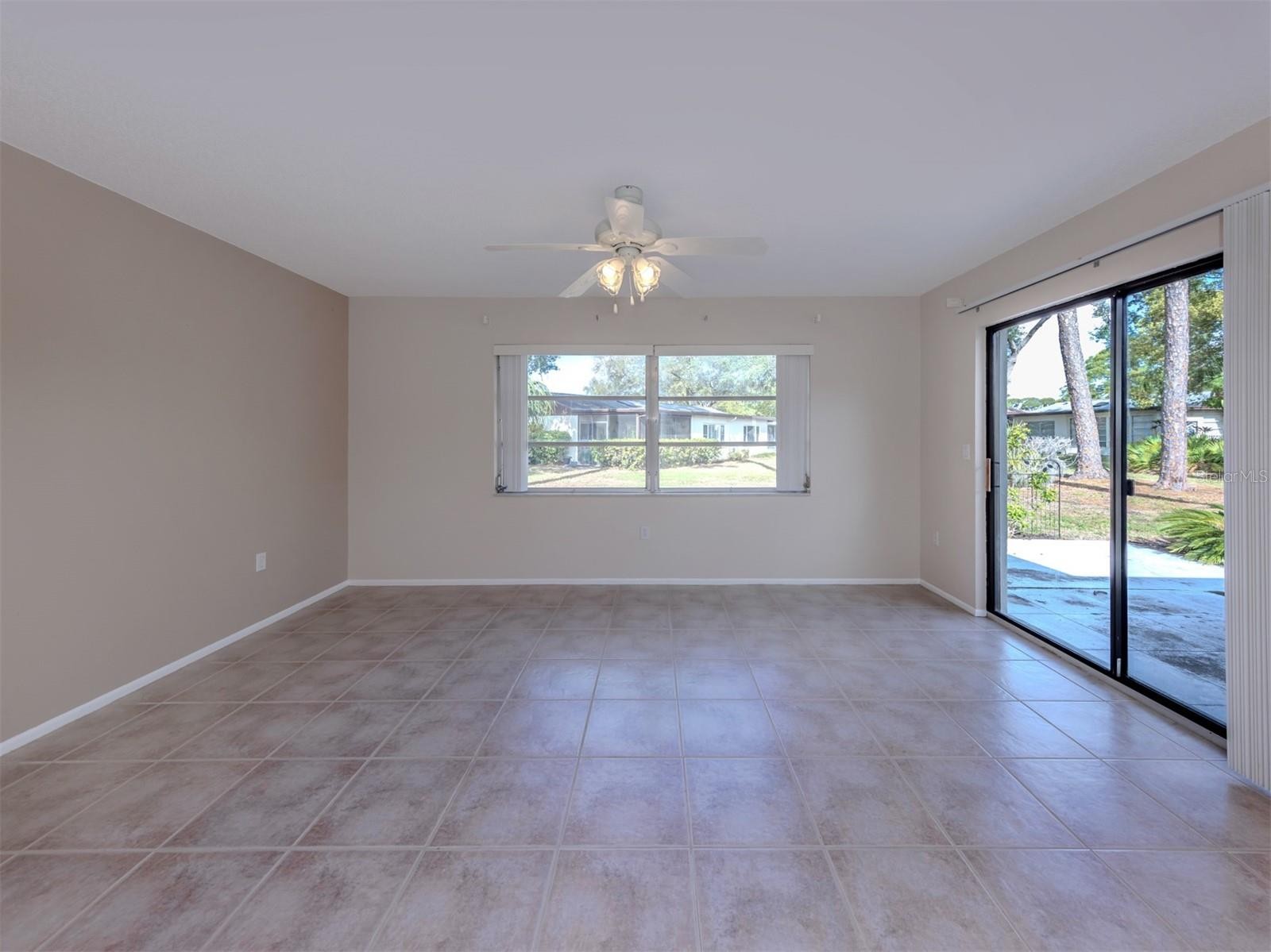 6108 GREEN VIEW DR #143