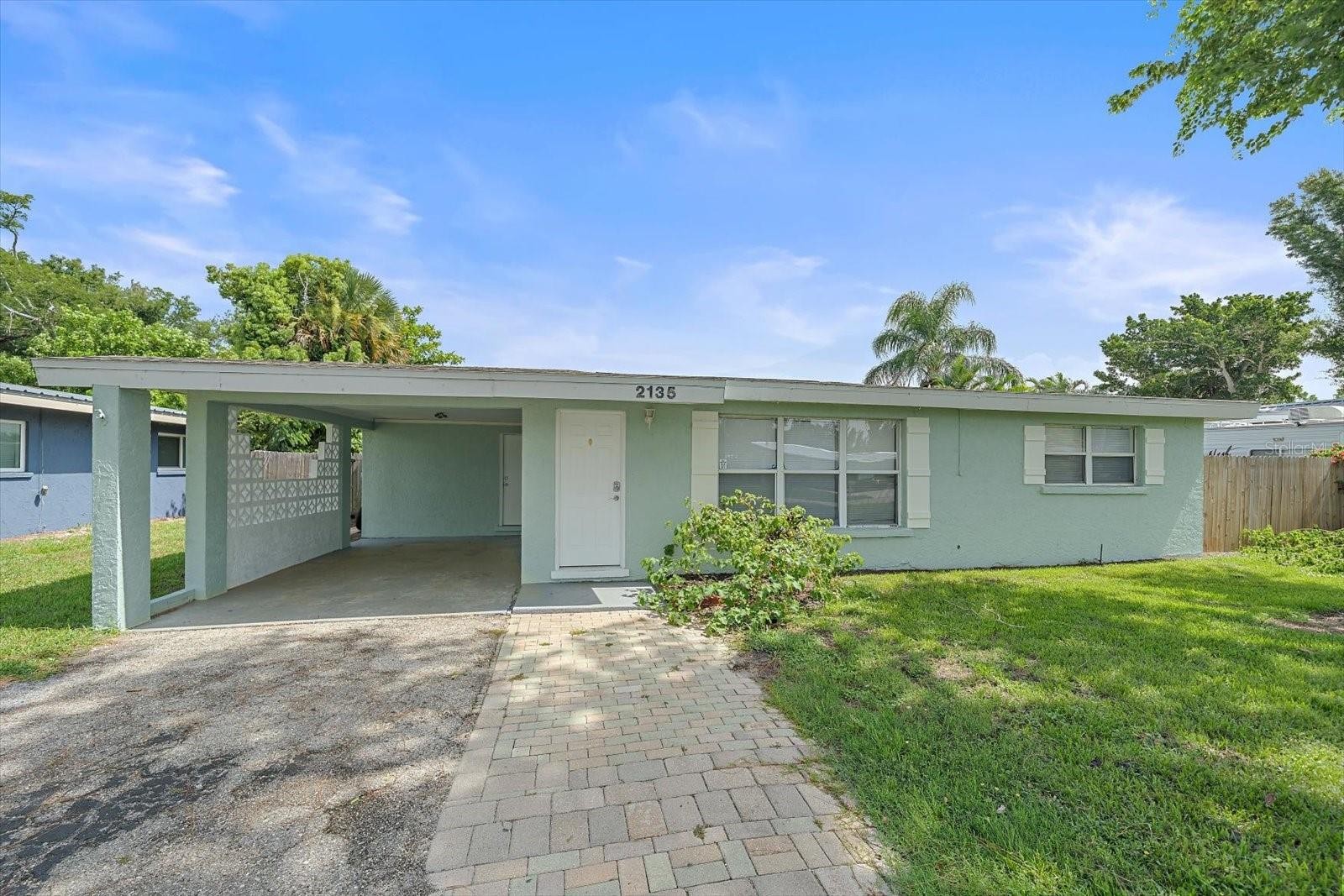 2135 LEE LN