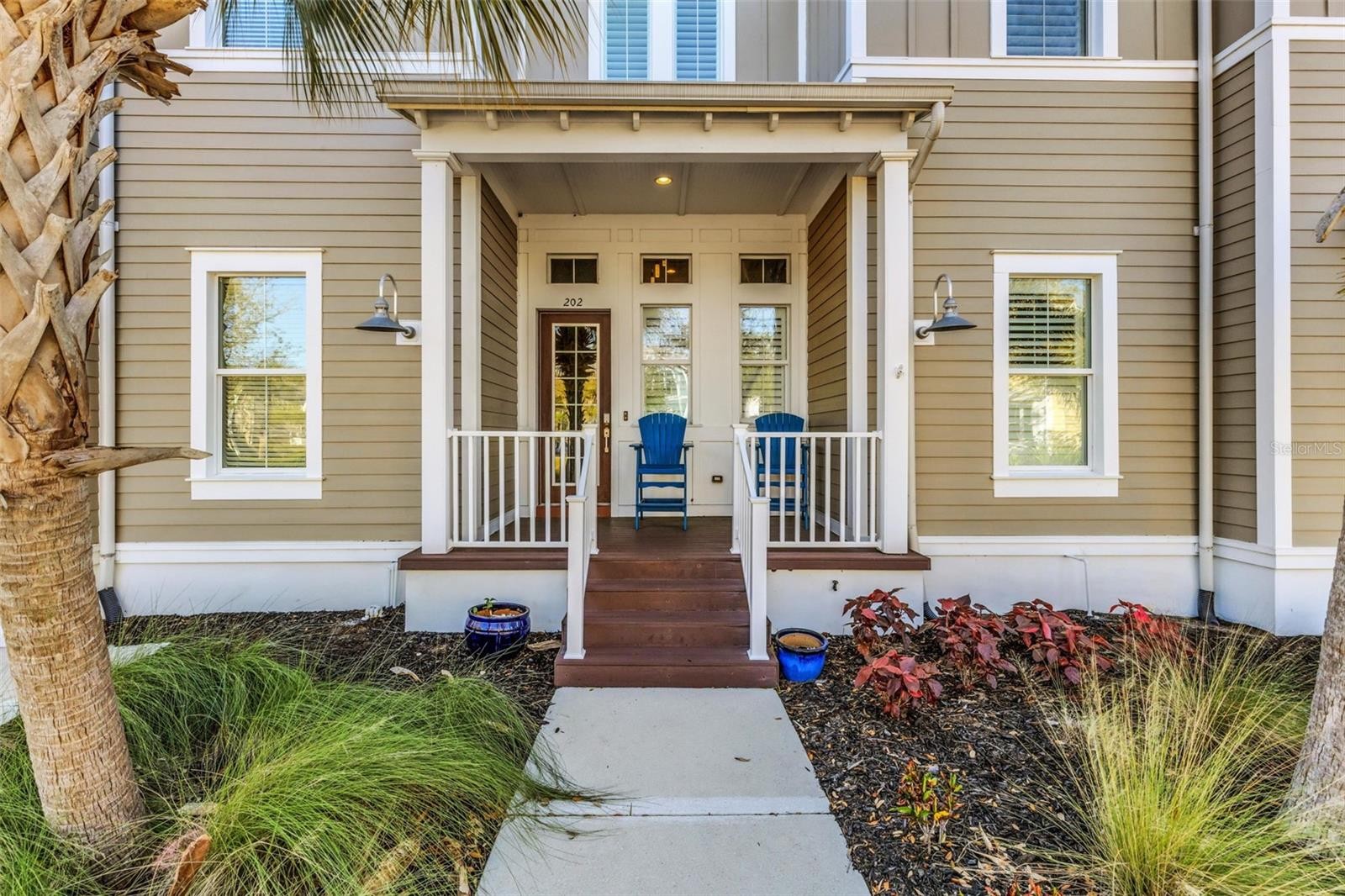 289 SAPPHIRE LAKE DR #202