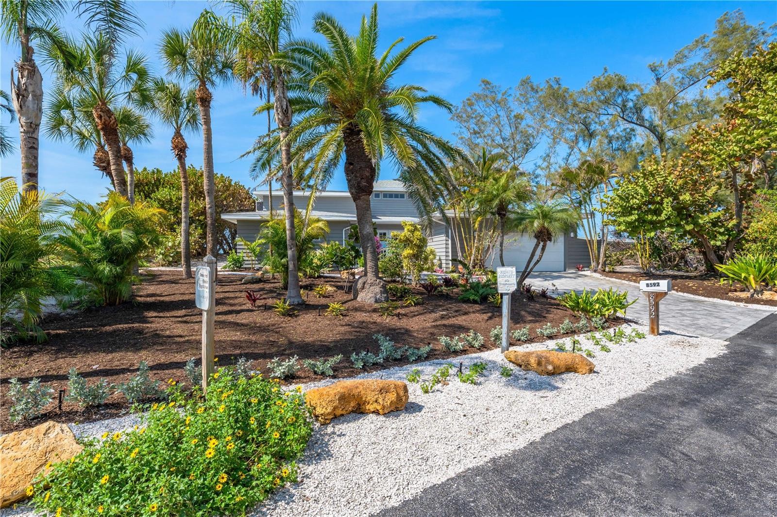 8592 HIDDEN LAGOON RD