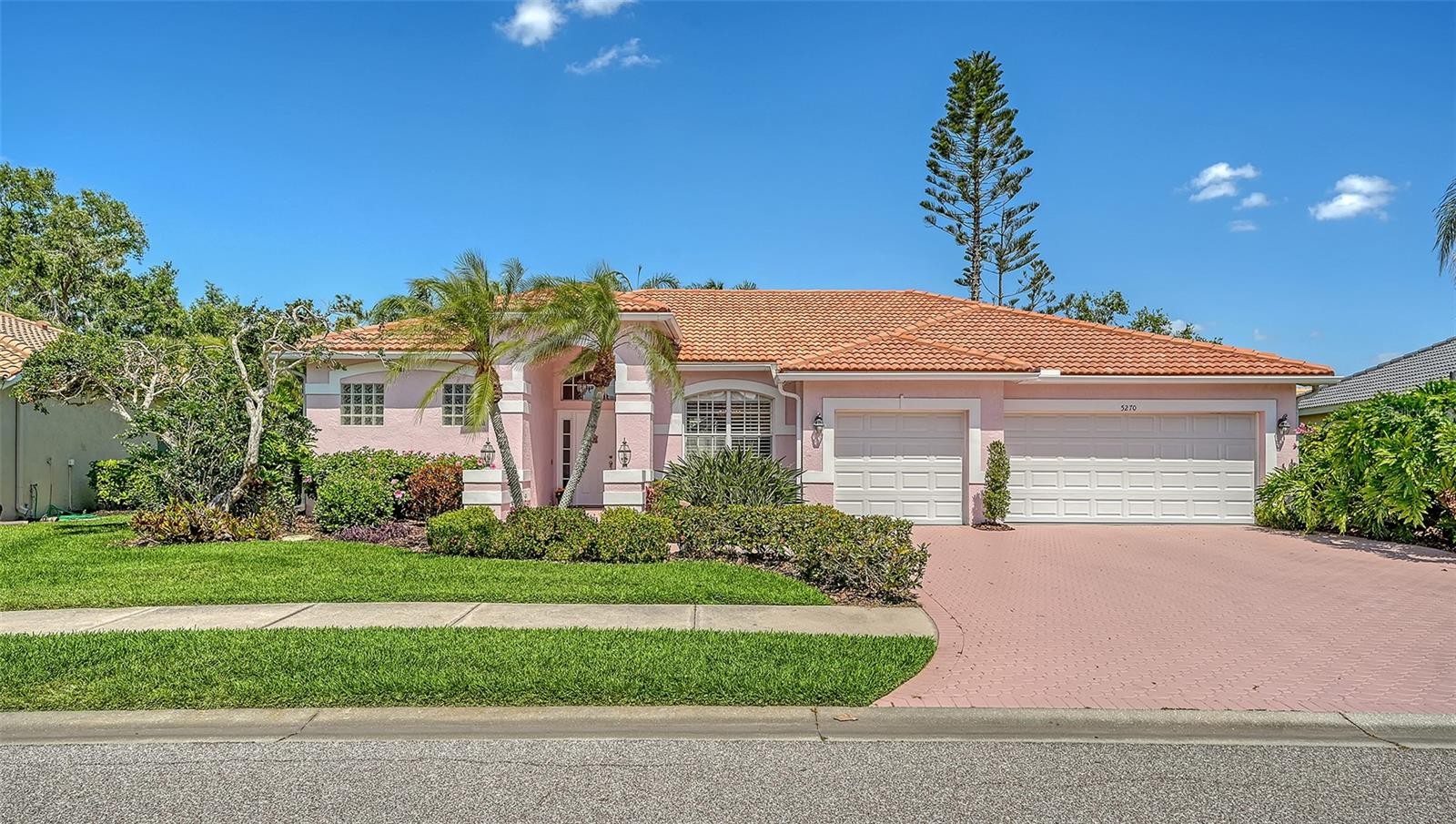 5270 FAR OAK CIR