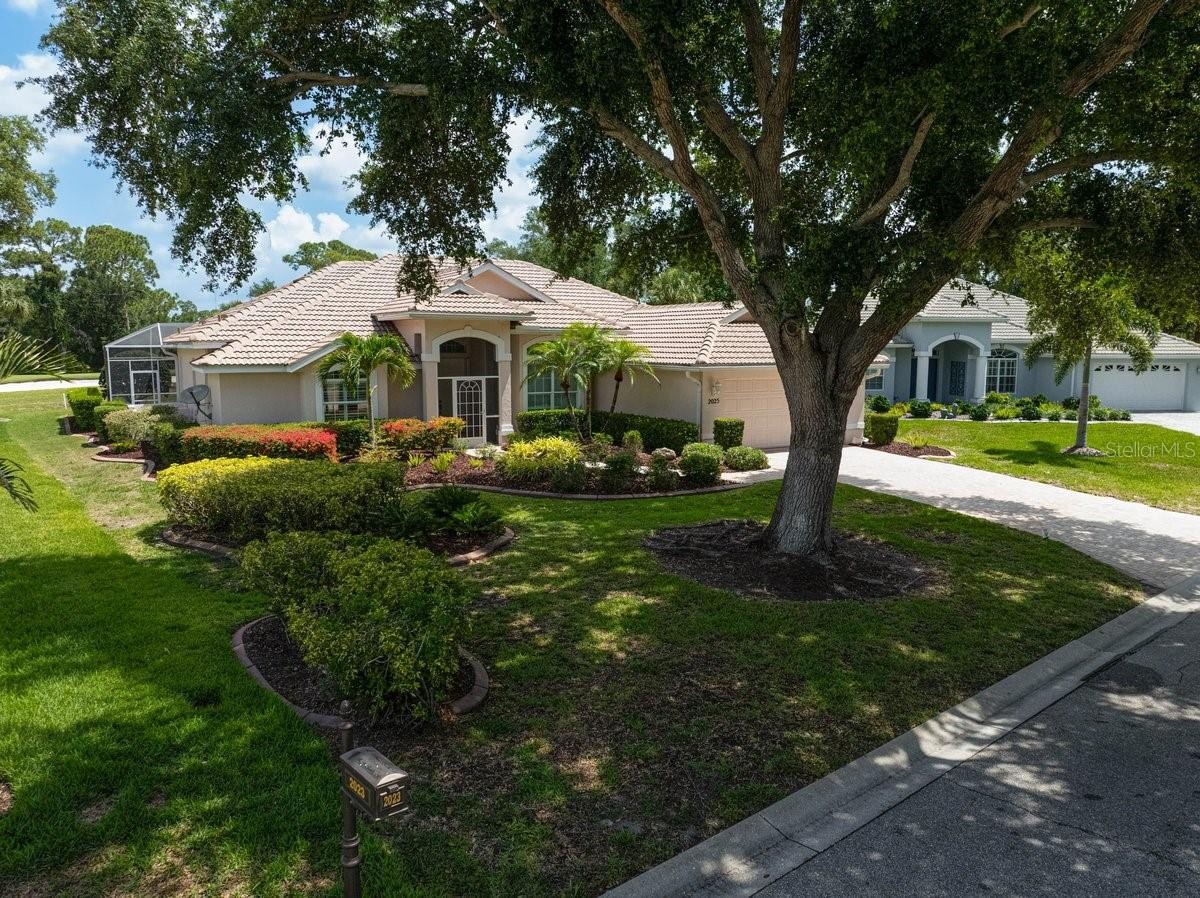 2025 WHITE FEATHER LN