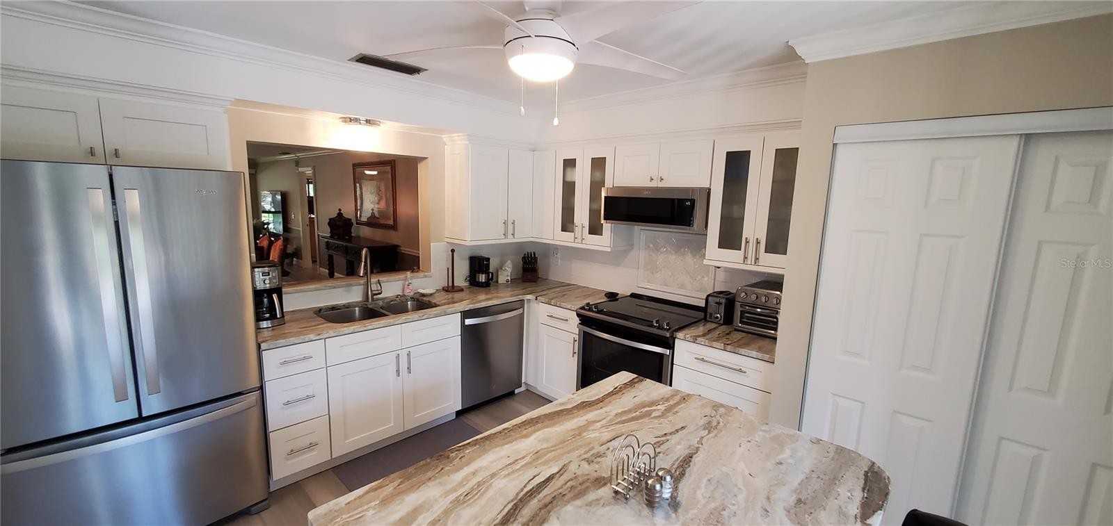 6110 COUNTRY CLUB WAY #201