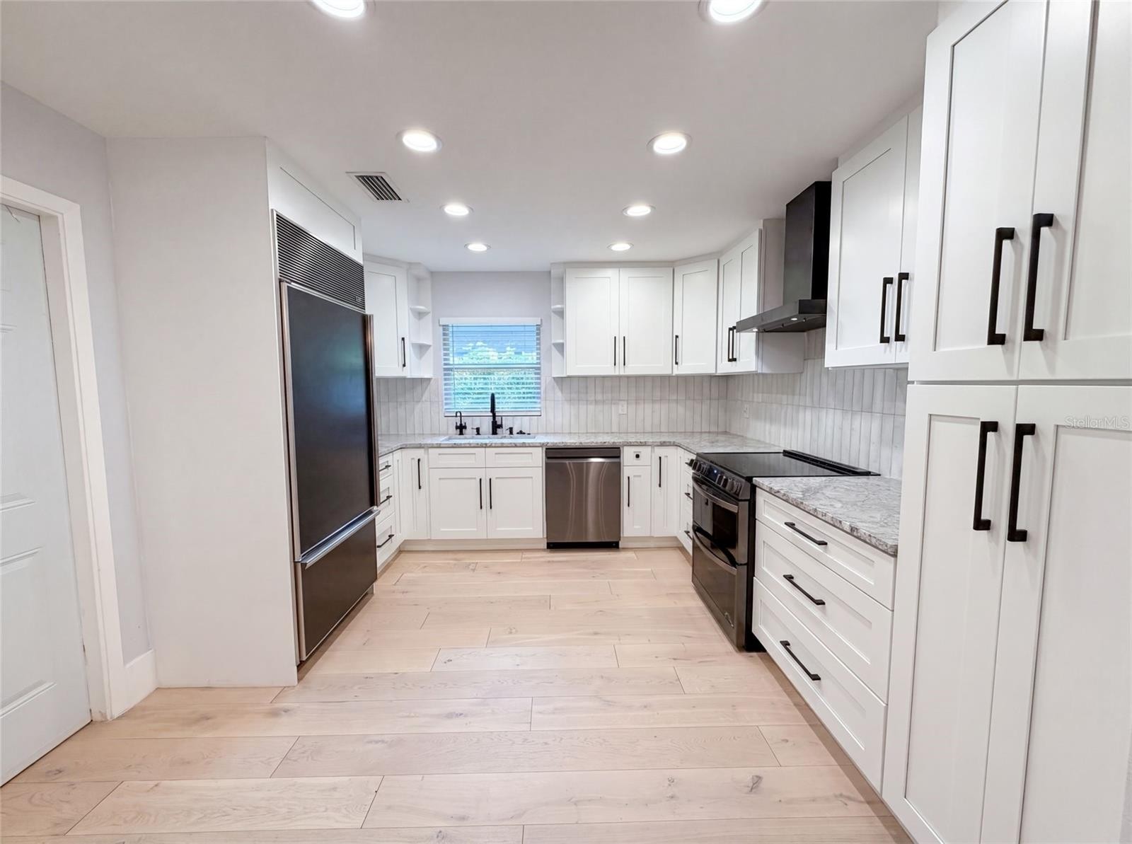 8028 CONSERVATORY CIR