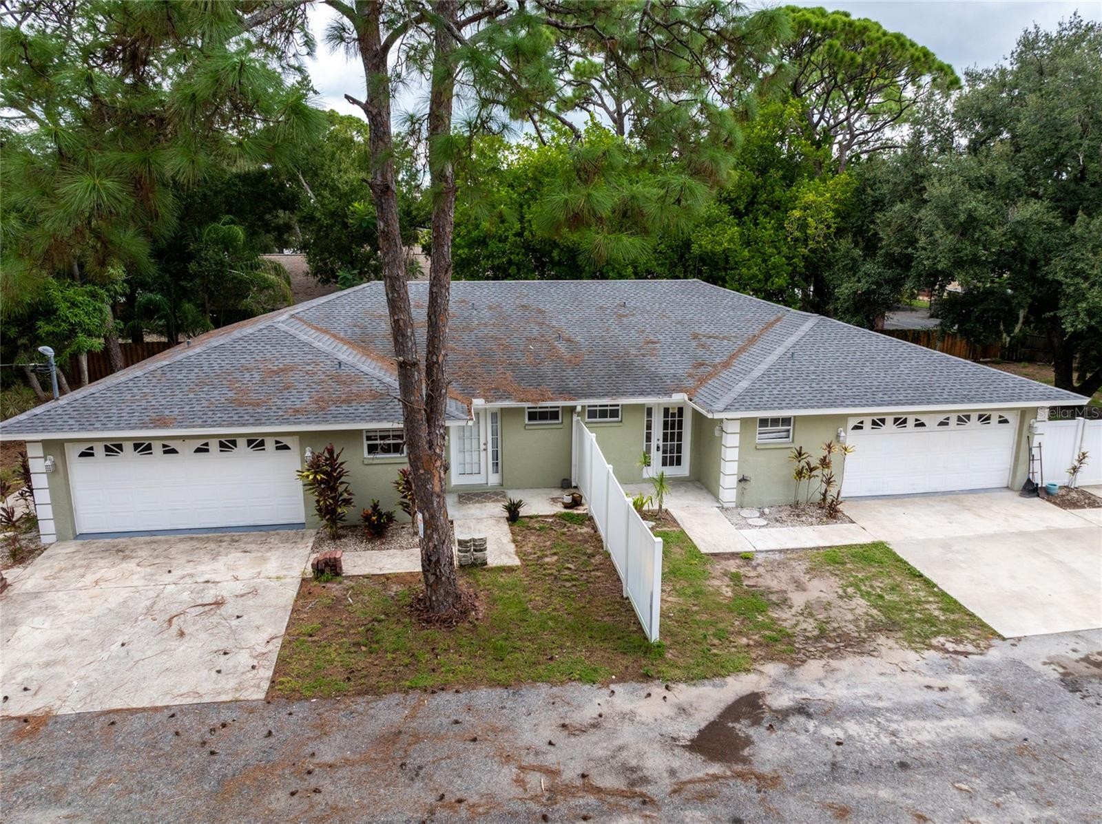 1213 BENEDICT CT