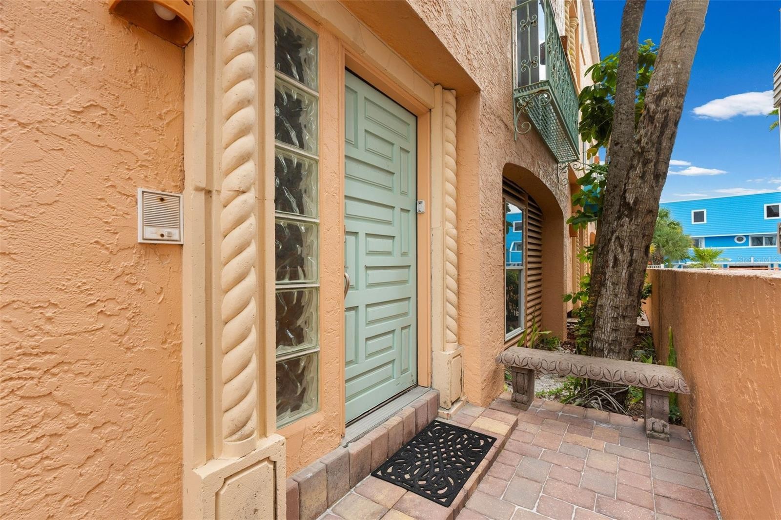306 BEACH RD #306
