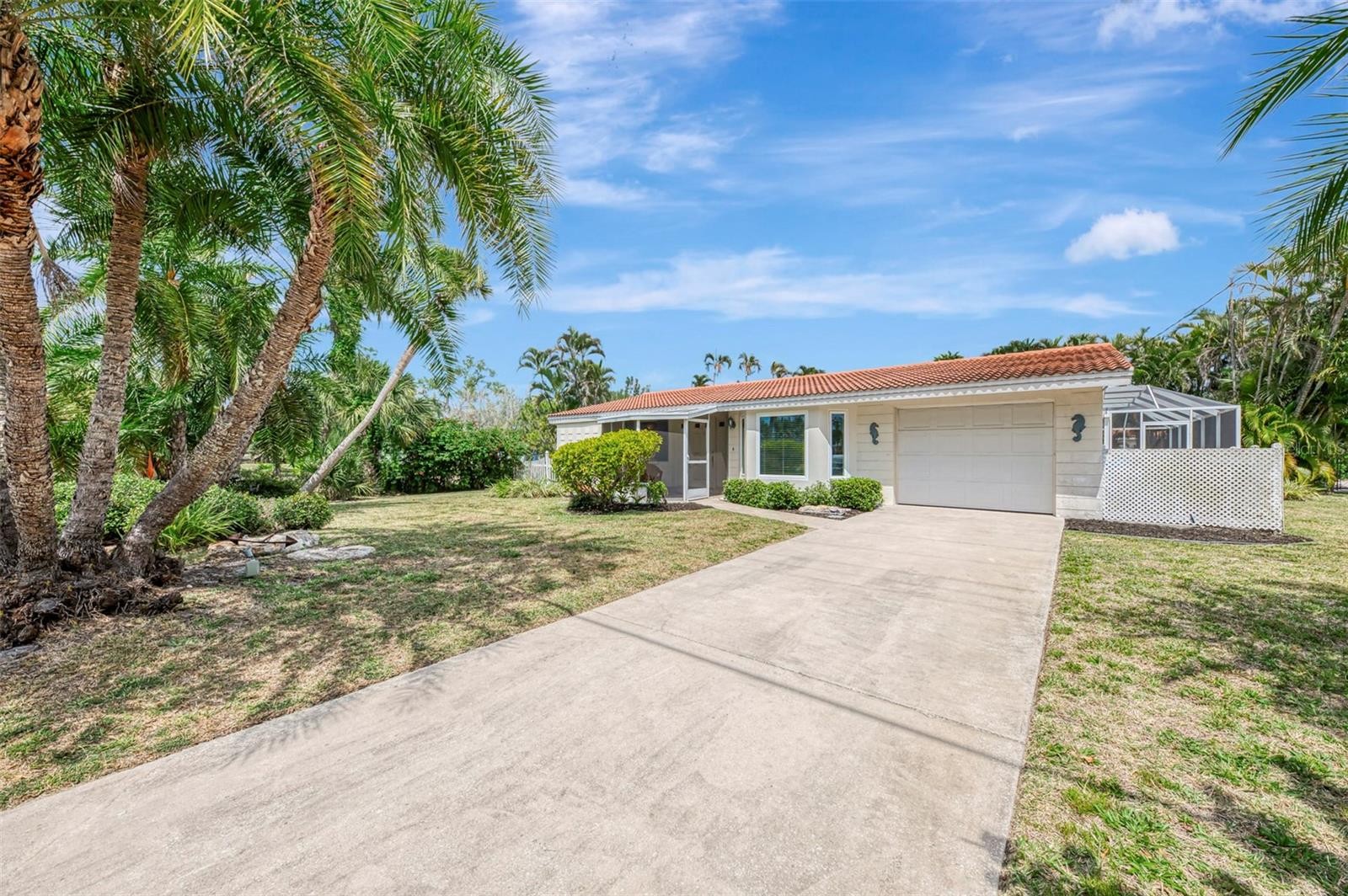 201 LYONS BAY RD