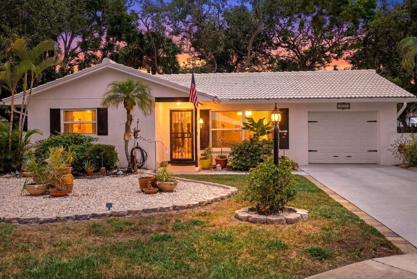 4305 CHINABERRY CIR