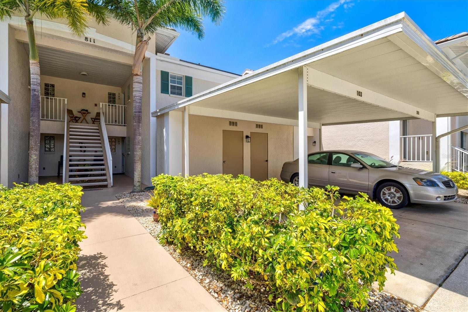 811 MONTROSE DR #103
