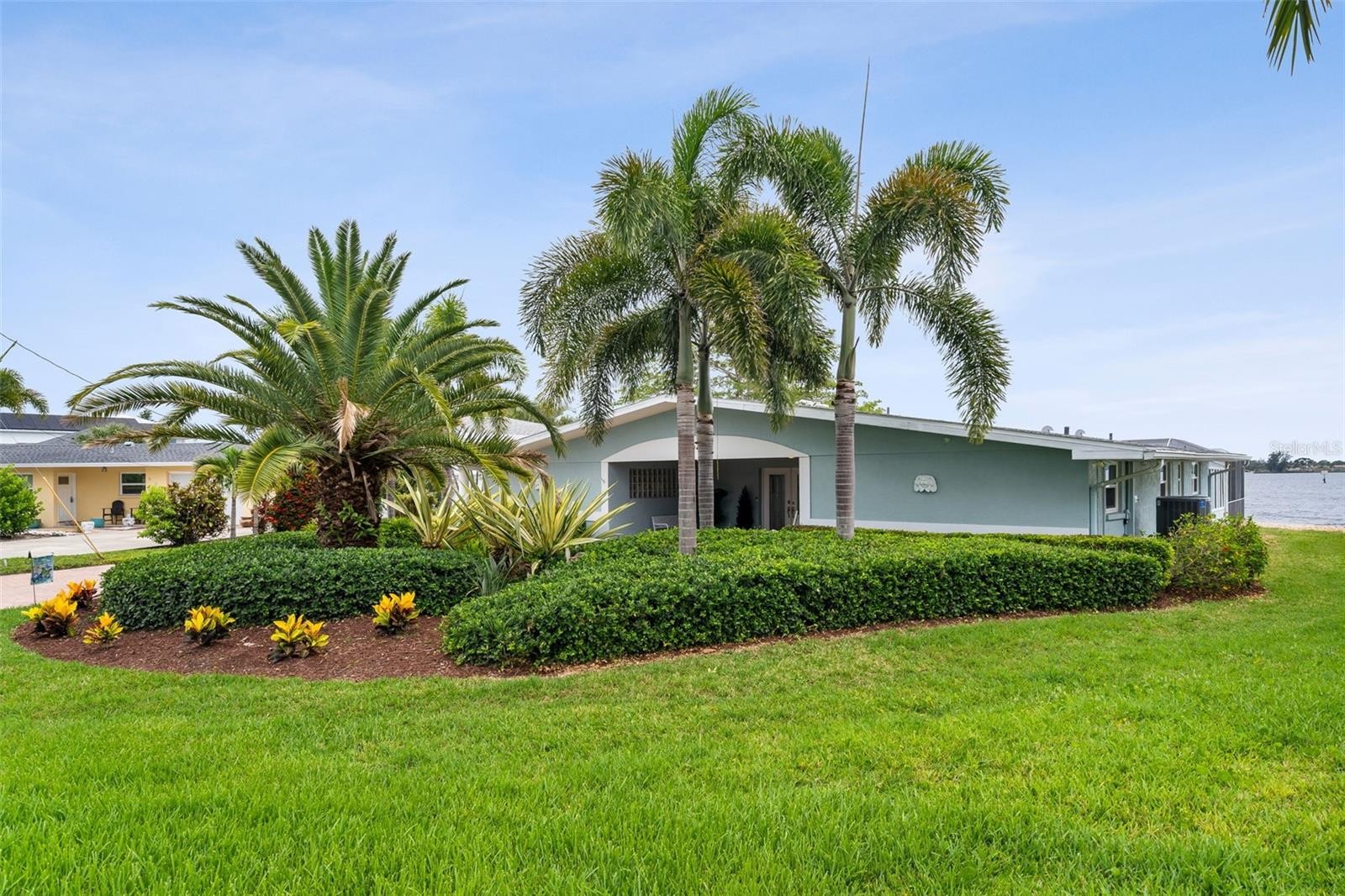 604 POINSETTIA AVE