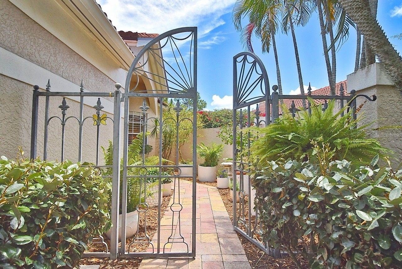 3890 LYNDHURST CT