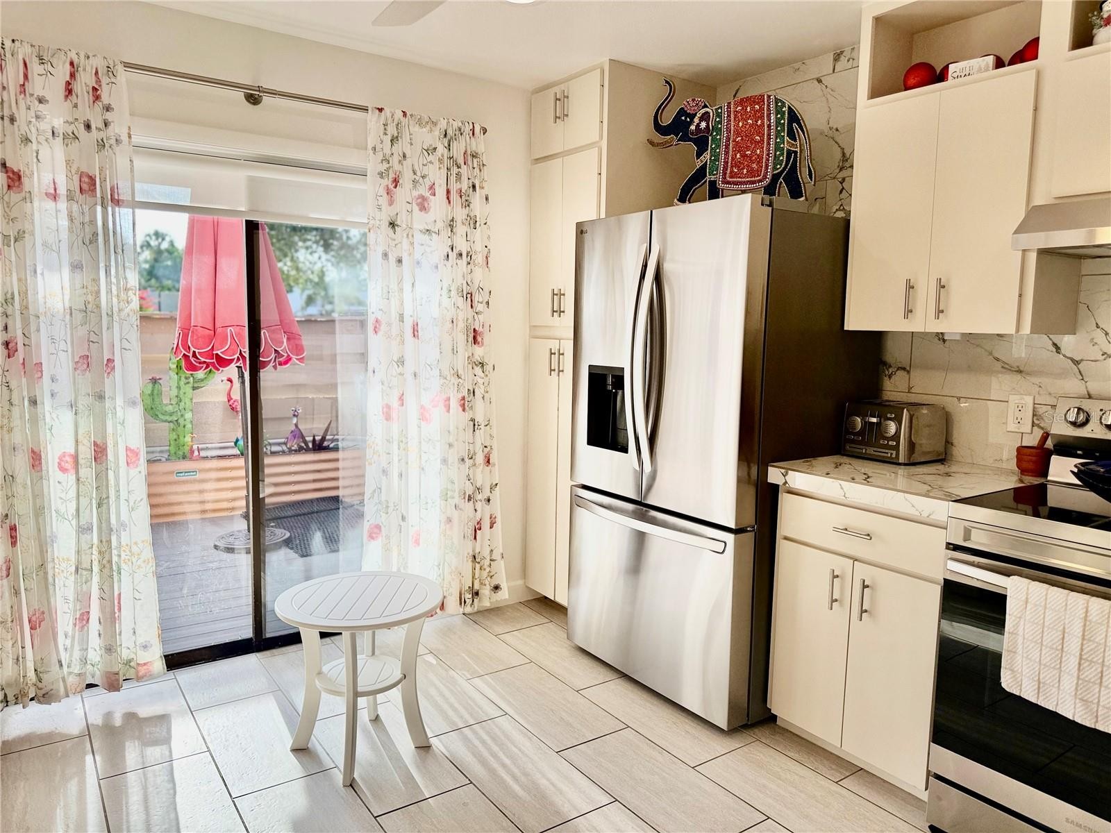 511 LAKESIDE DR #511