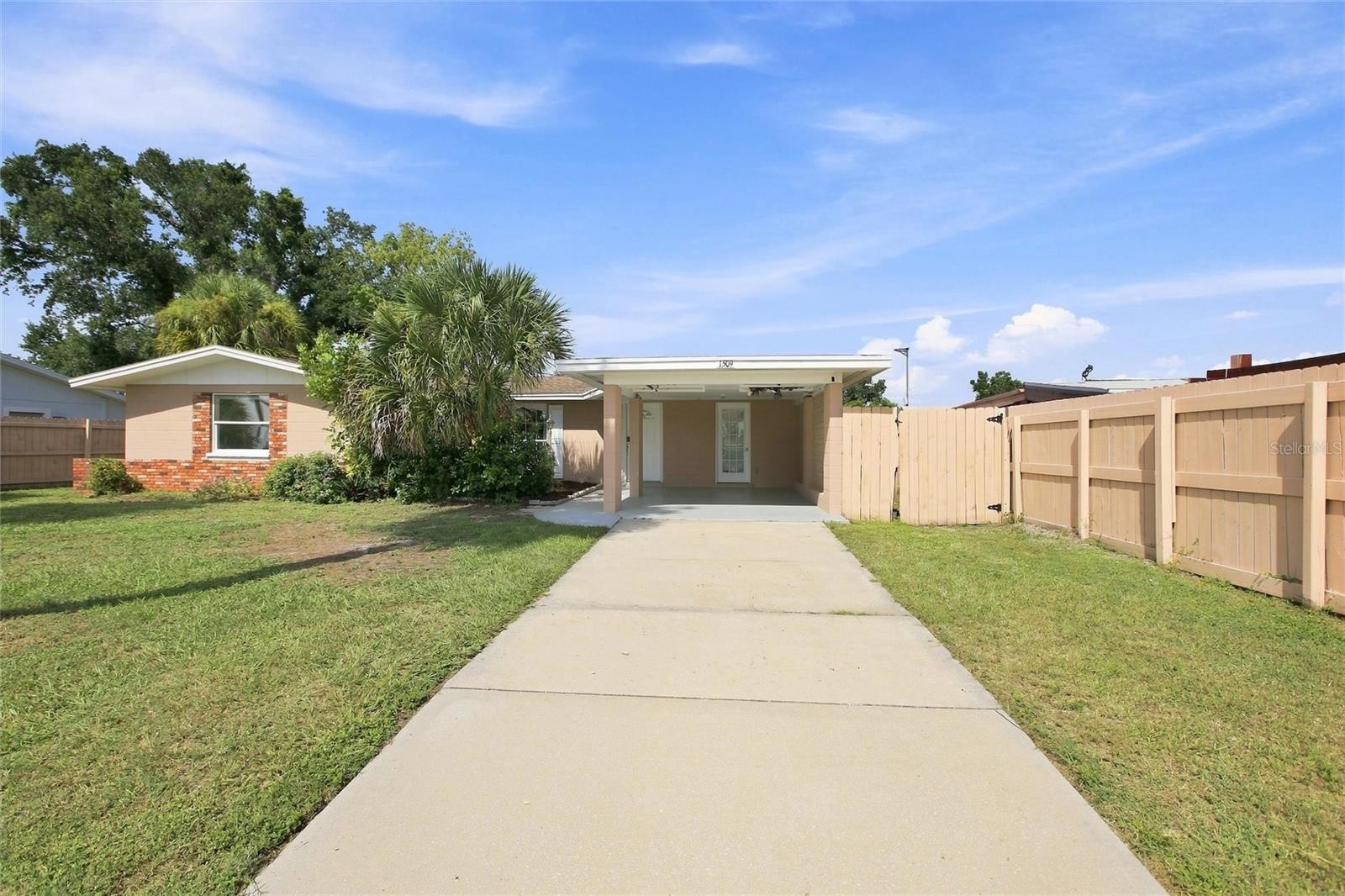 1509 BANYAN DR