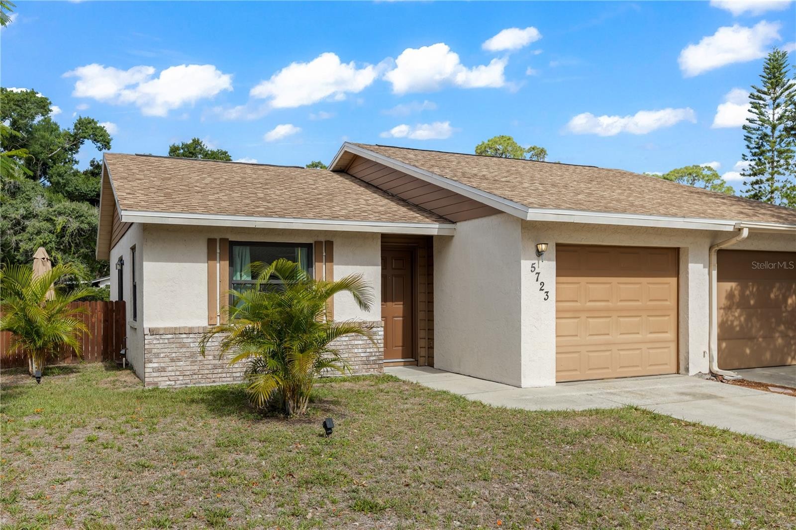 5723 DEER HOLLOW TRL