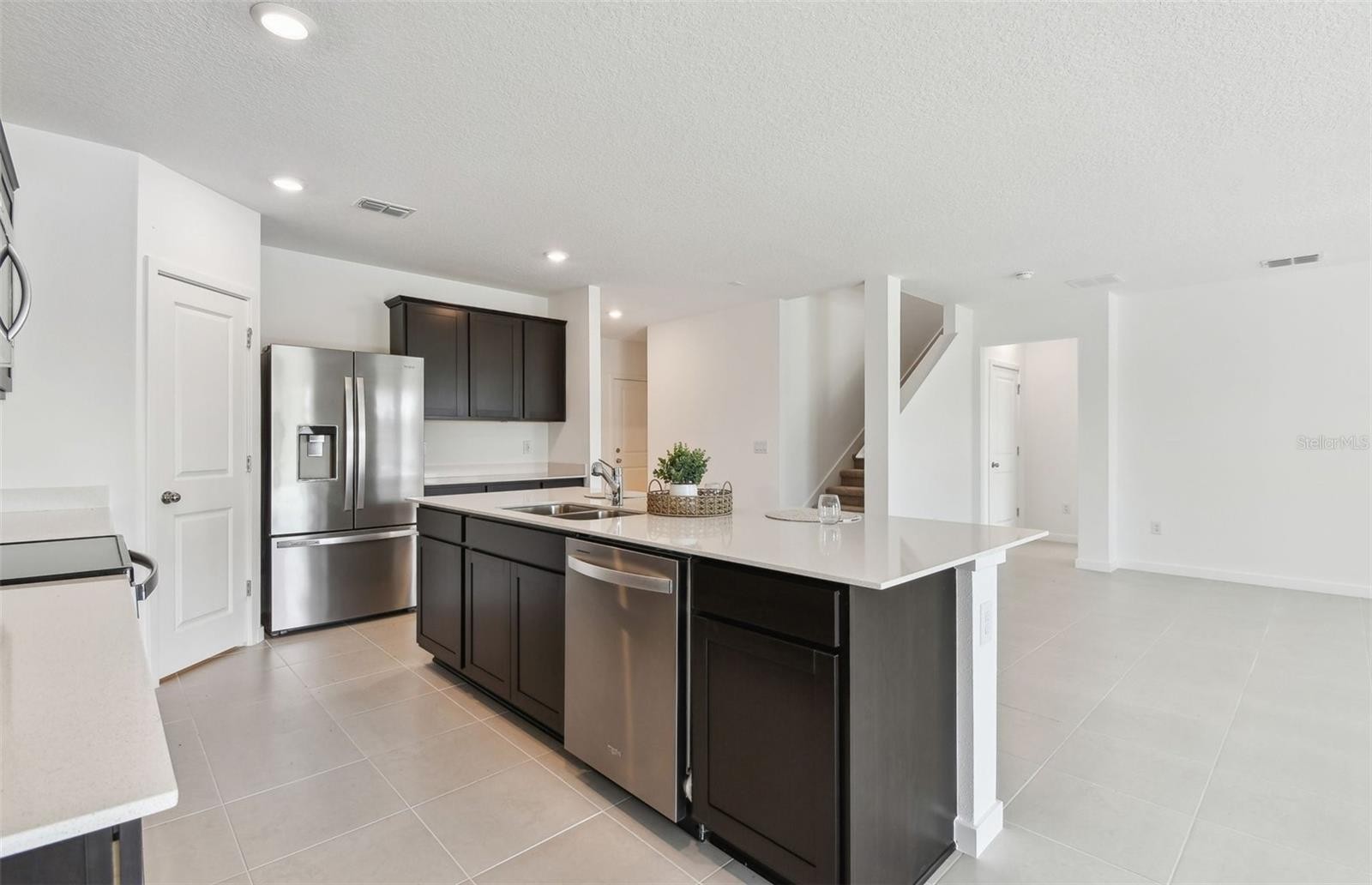 10818 SAPPHIRE BREEZE CV