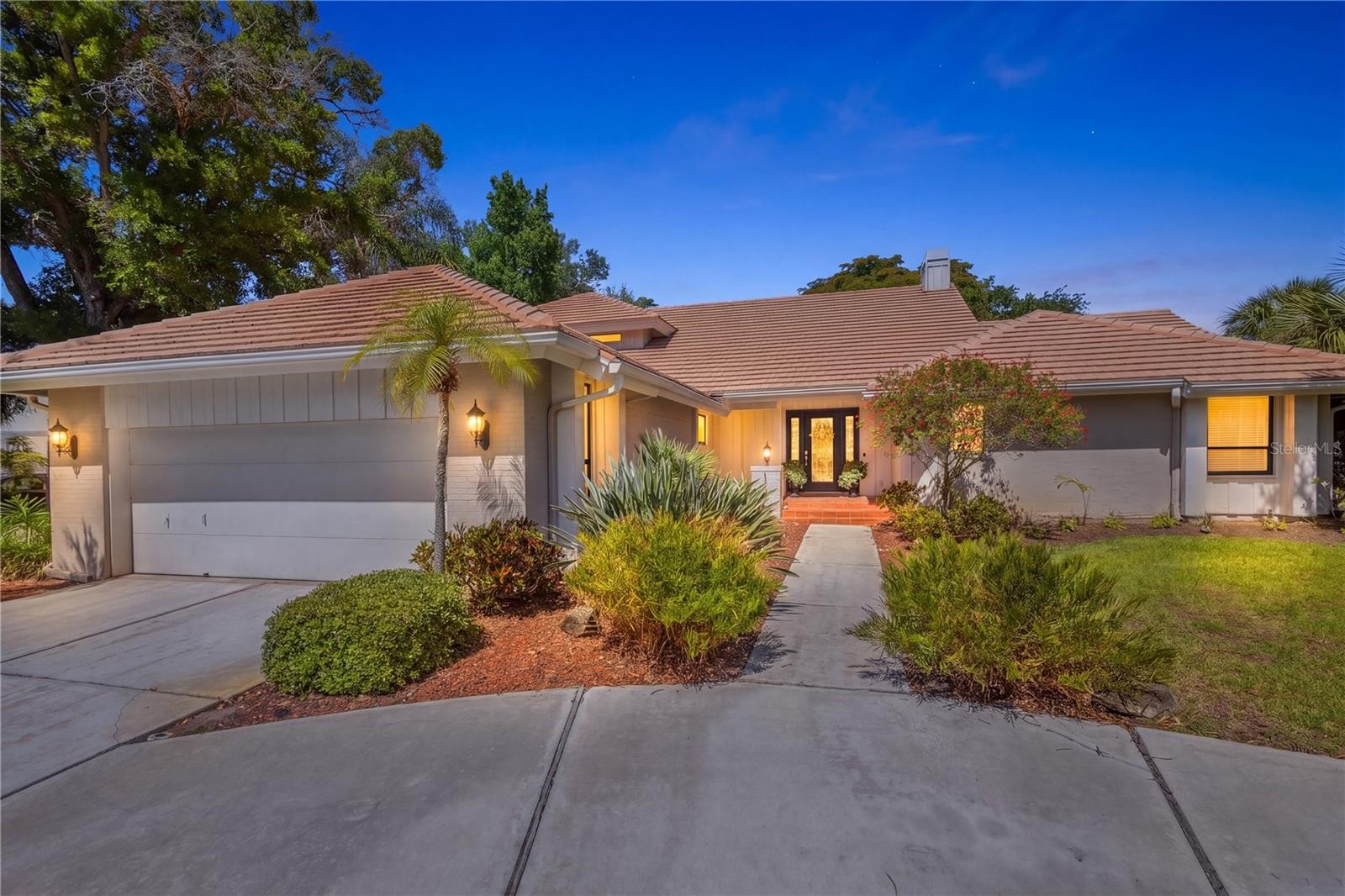 4937 LANDINGS CT