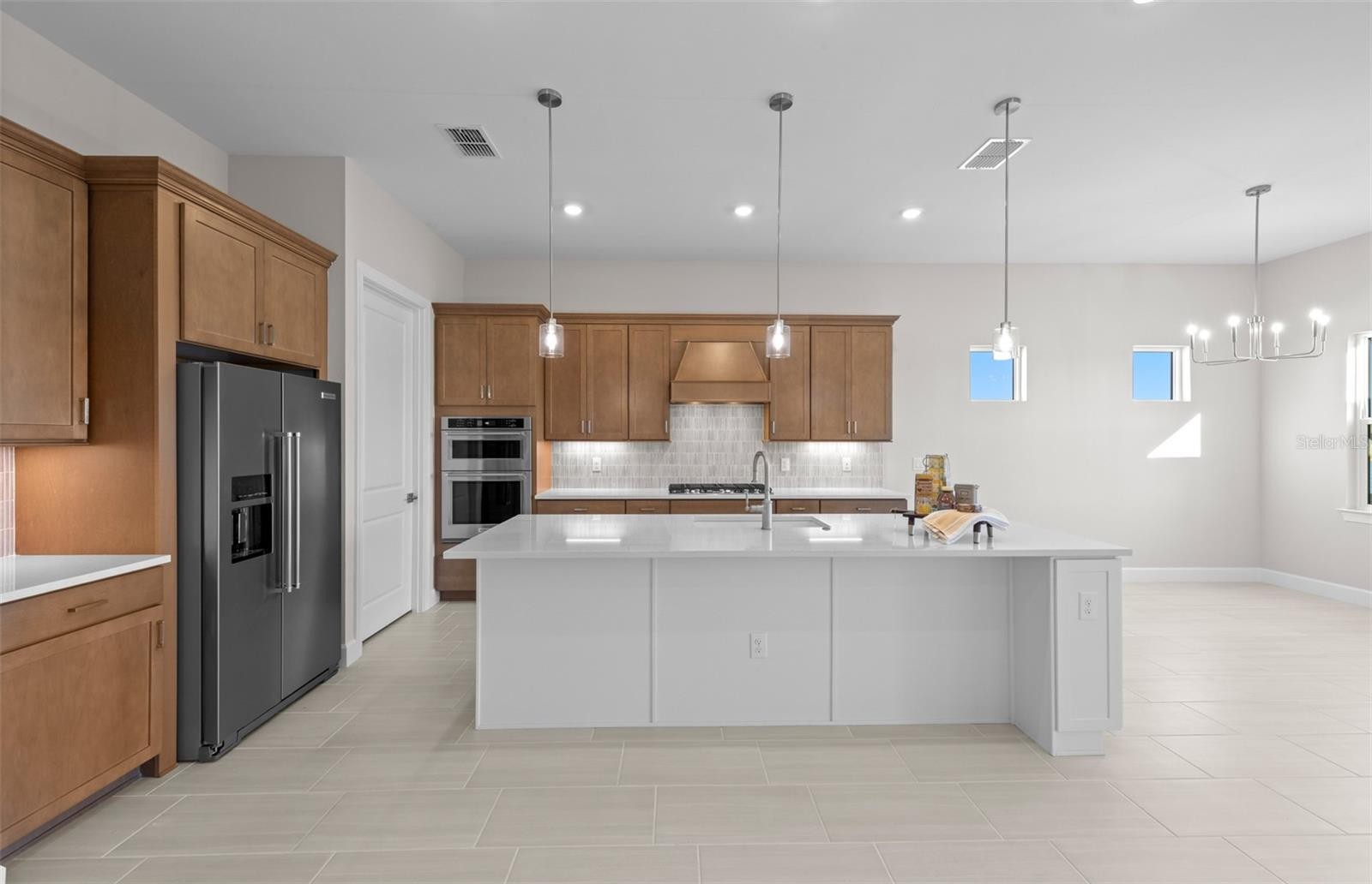 1835 SILVER SHORES BLVD