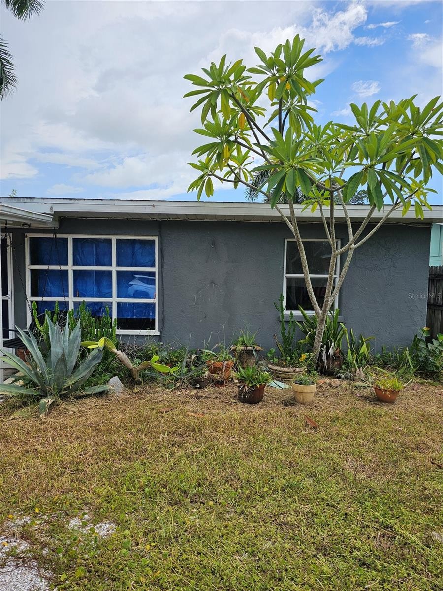 105 COLONIA LN W