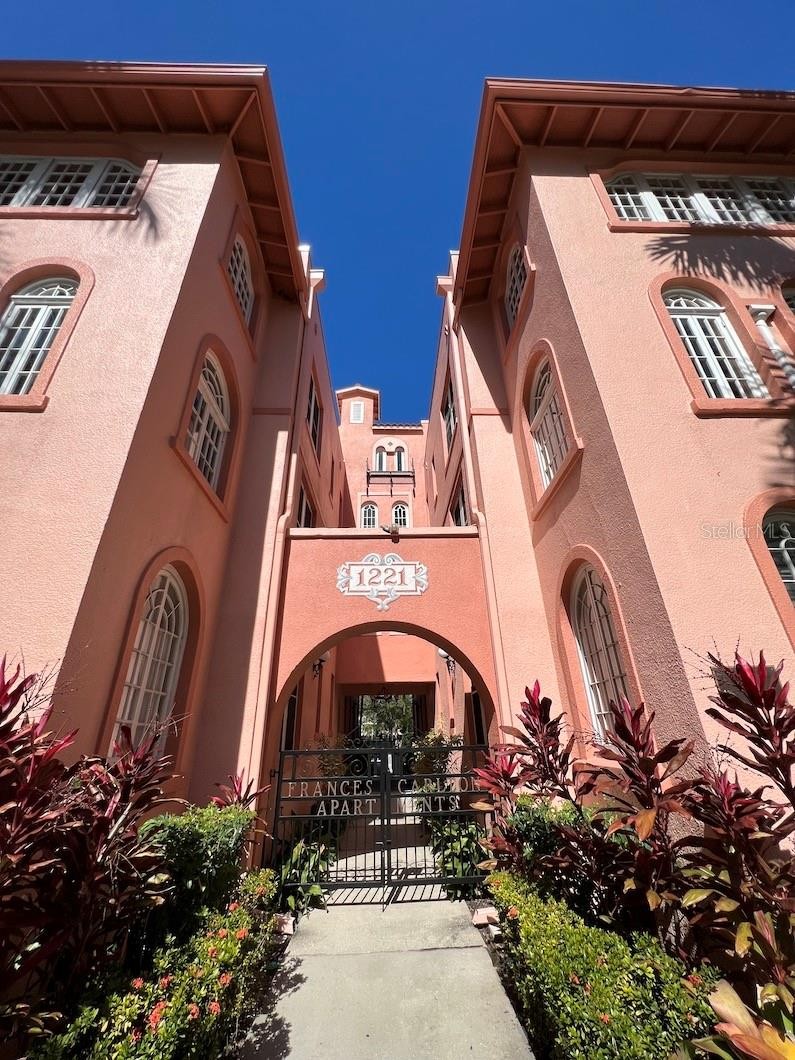 1221 N PALM AVE #204