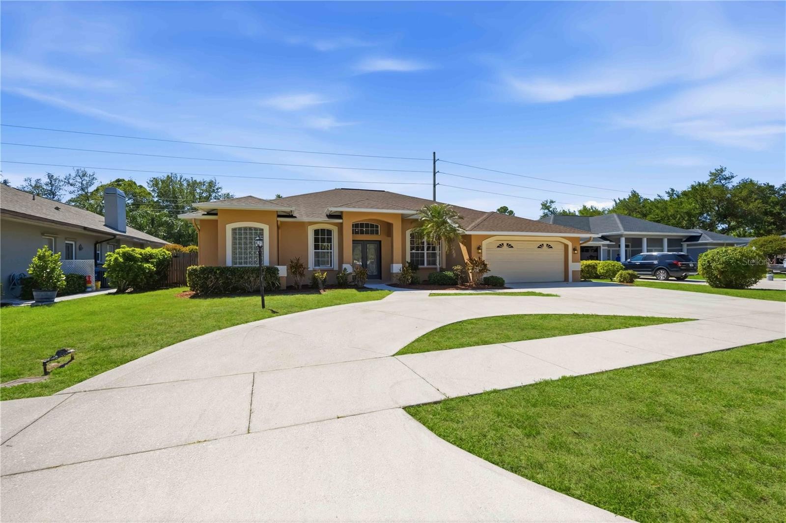562 OAK BAY DR